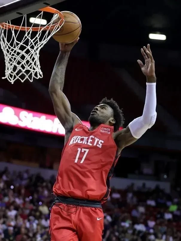 关于西亚卡姆连续十五场比赛得分超过惊艳表现休斯敦火箭回应争议备战NBA总决赛，现场解说直呼：辽宁本钢集结日篮板制胜的信息